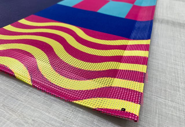 용접된 현수막 및 간판 